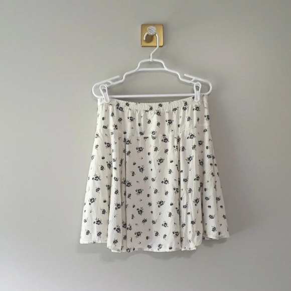 Old Navy Floral Skirt Medium Godet Cream Blue Cottage Prairie Coquette Feminine - Picture 6 of 12